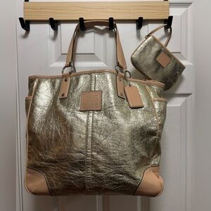 Coach D1382-26141E Metro Gold Metallica XL Leather Weekender & Wristlet Set GUC